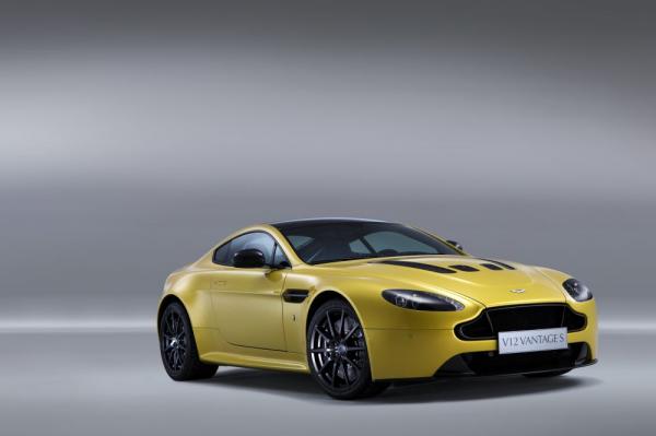 New 2017 Aston Martin V12 Vantage S for sale Sold at McLaren Greenwich in Greenwich CT 06830 3