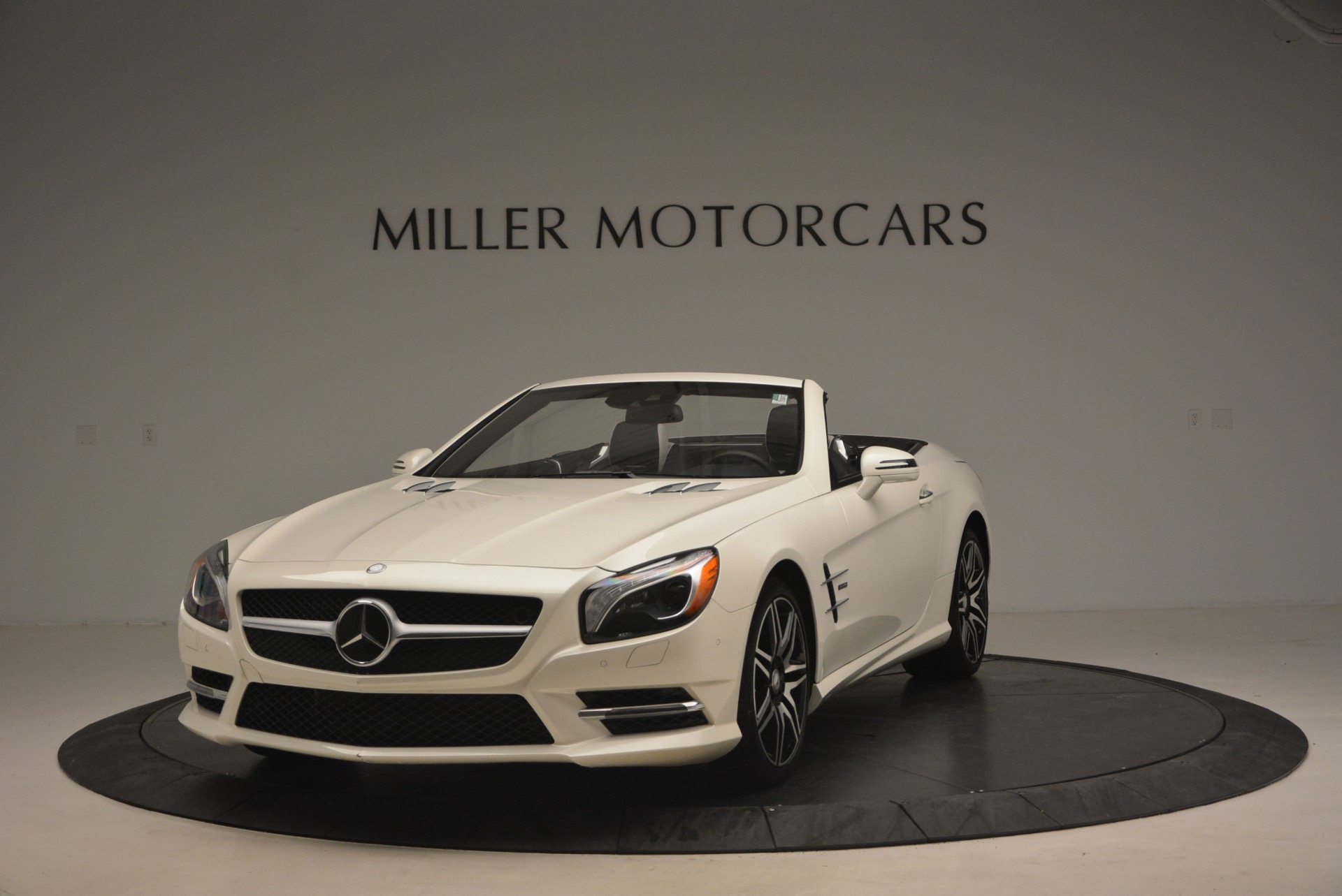 Used 2015 Mercedes Benz SL-Class SL 550 for sale Sold at McLaren Greenwich in Greenwich CT 06830 1