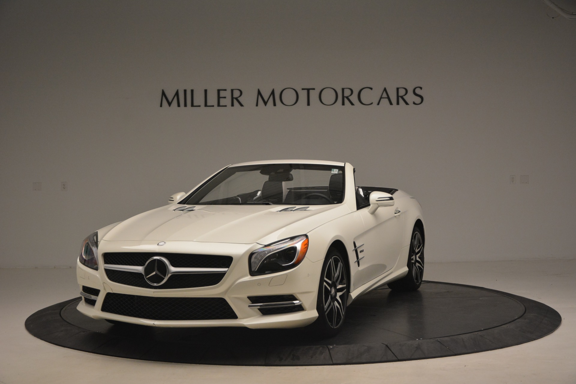 Used 2015 Mercedes-Benz SL-Class SL 550 for sale Sold at McLaren Greenwich in Greenwich CT 06830 1