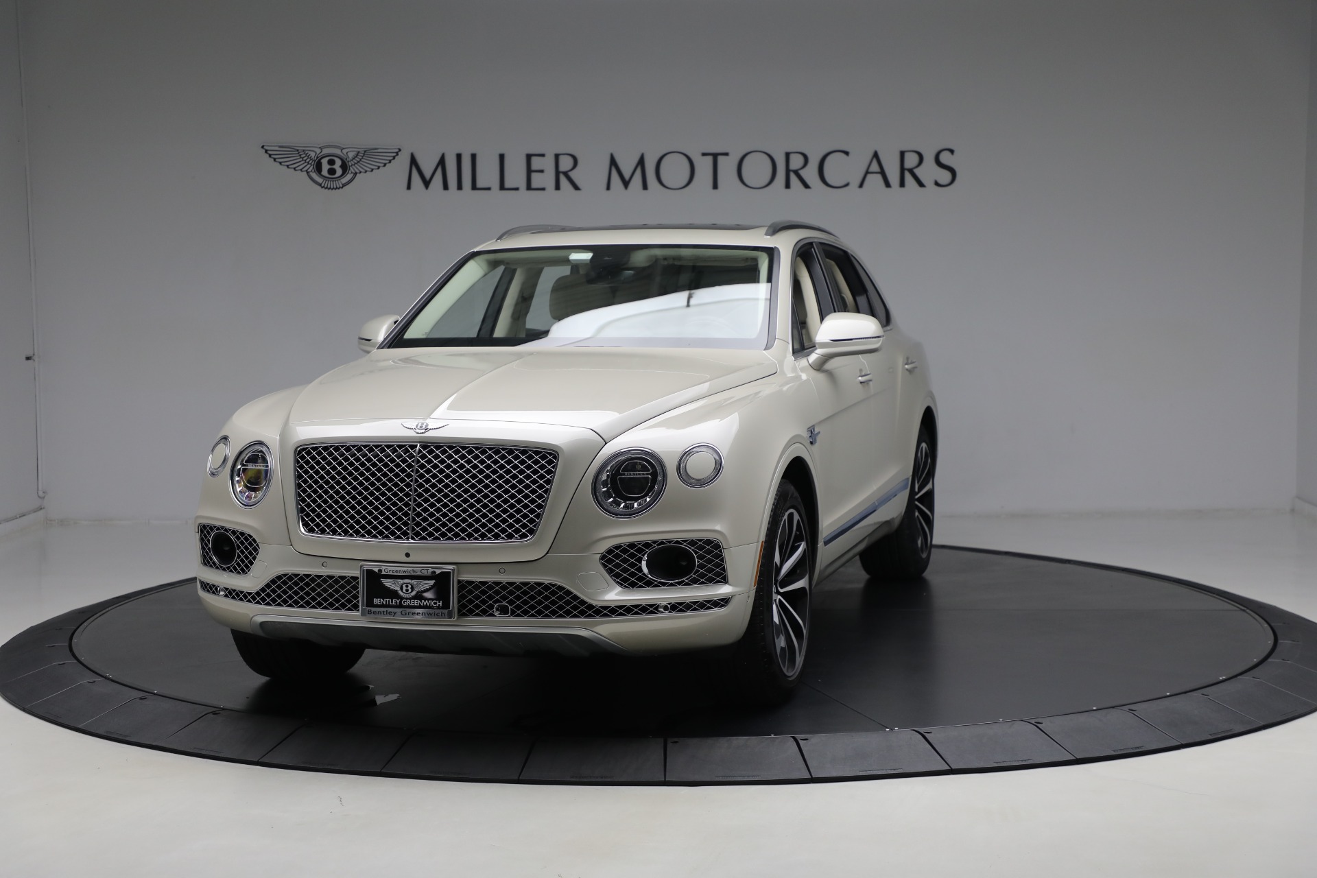 Used 2018 Bentley Bentayga Signature Edition for sale Sold at McLaren Greenwich in Greenwich CT 06830 1