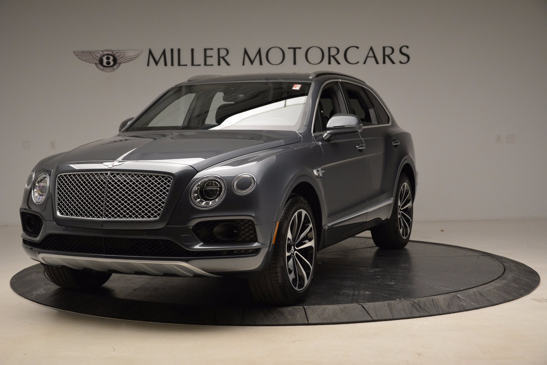 Used 2018 Bentley Bentayga W12 Signature for sale Sold at McLaren Greenwich in Greenwich CT 06830 1