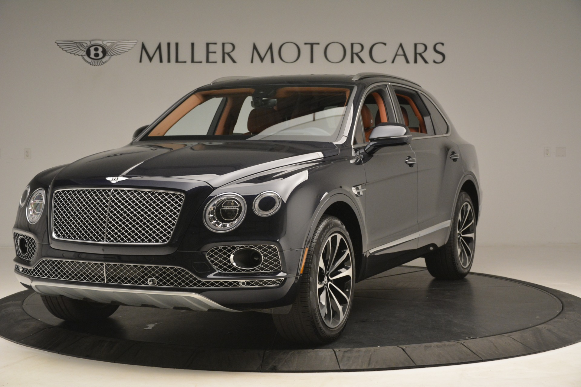 Used 2018 Bentley Bentayga Signature for sale Sold at McLaren Greenwich in Greenwich CT 06830 1