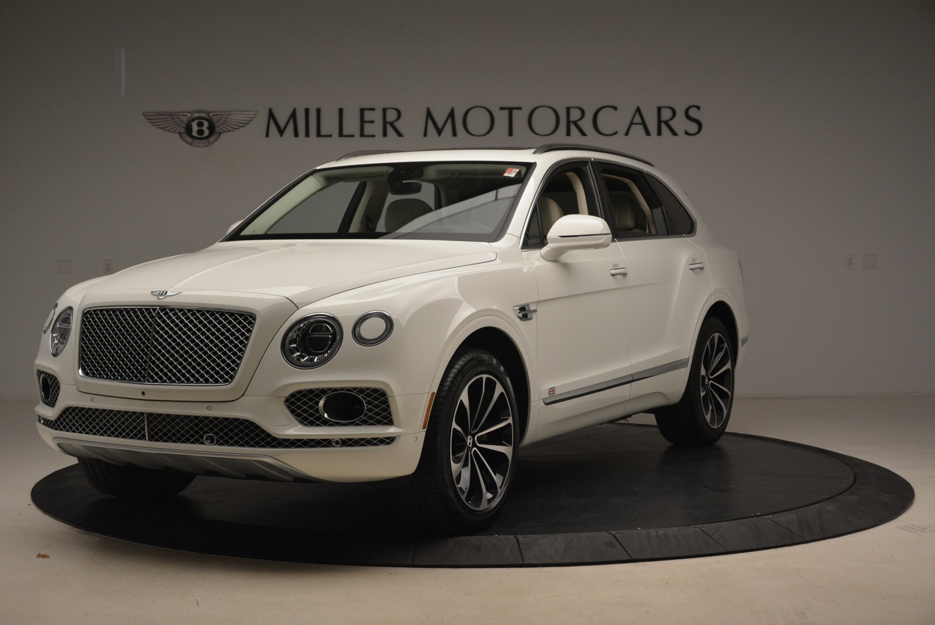 Used 2018 Bentley Bentayga Signature for sale Sold at McLaren Greenwich in Greenwich CT 06830 1
