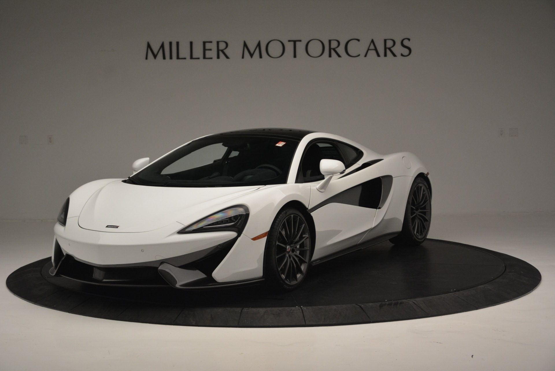 Used 2018 McLaren 570GT for sale Sold at McLaren Greenwich in Greenwich CT 06830 1