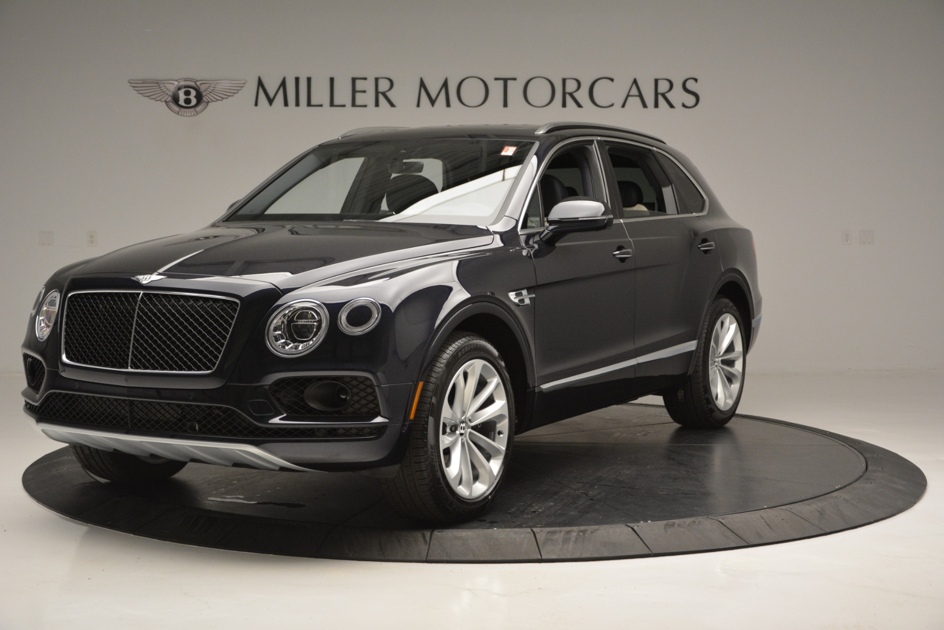 Used 2019 Bentley Bentayga V8 for sale $129,900 at McLaren Greenwich in Greenwich CT 06830 1