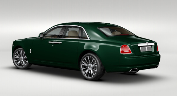 Lóa mắt bởi RollsRoyce Ghost mặc áo vàngxanh