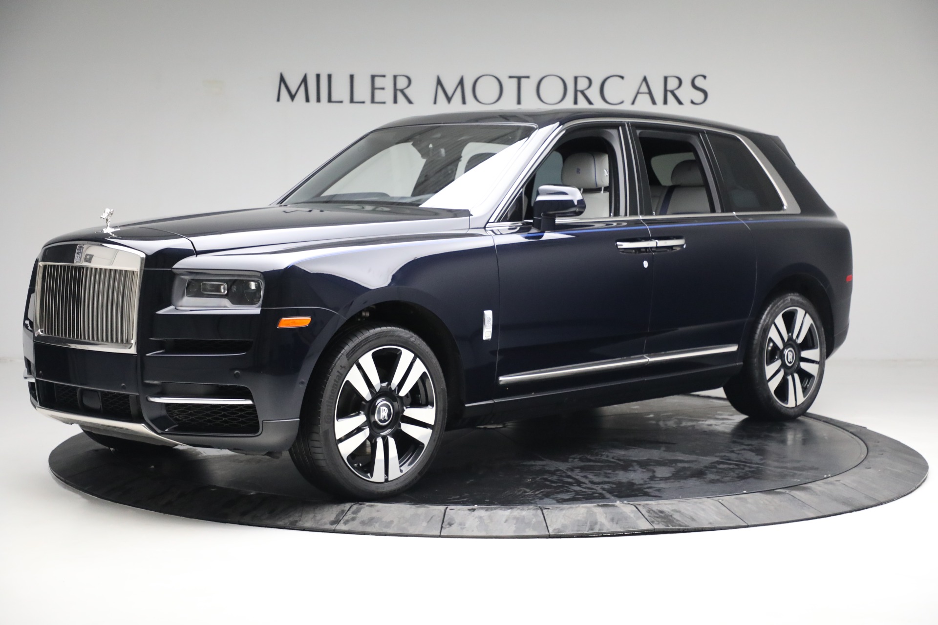 Used 2019 Rolls-Royce Cullinan for sale $276,900 at McLaren Greenwich in Greenwich CT 06830 1