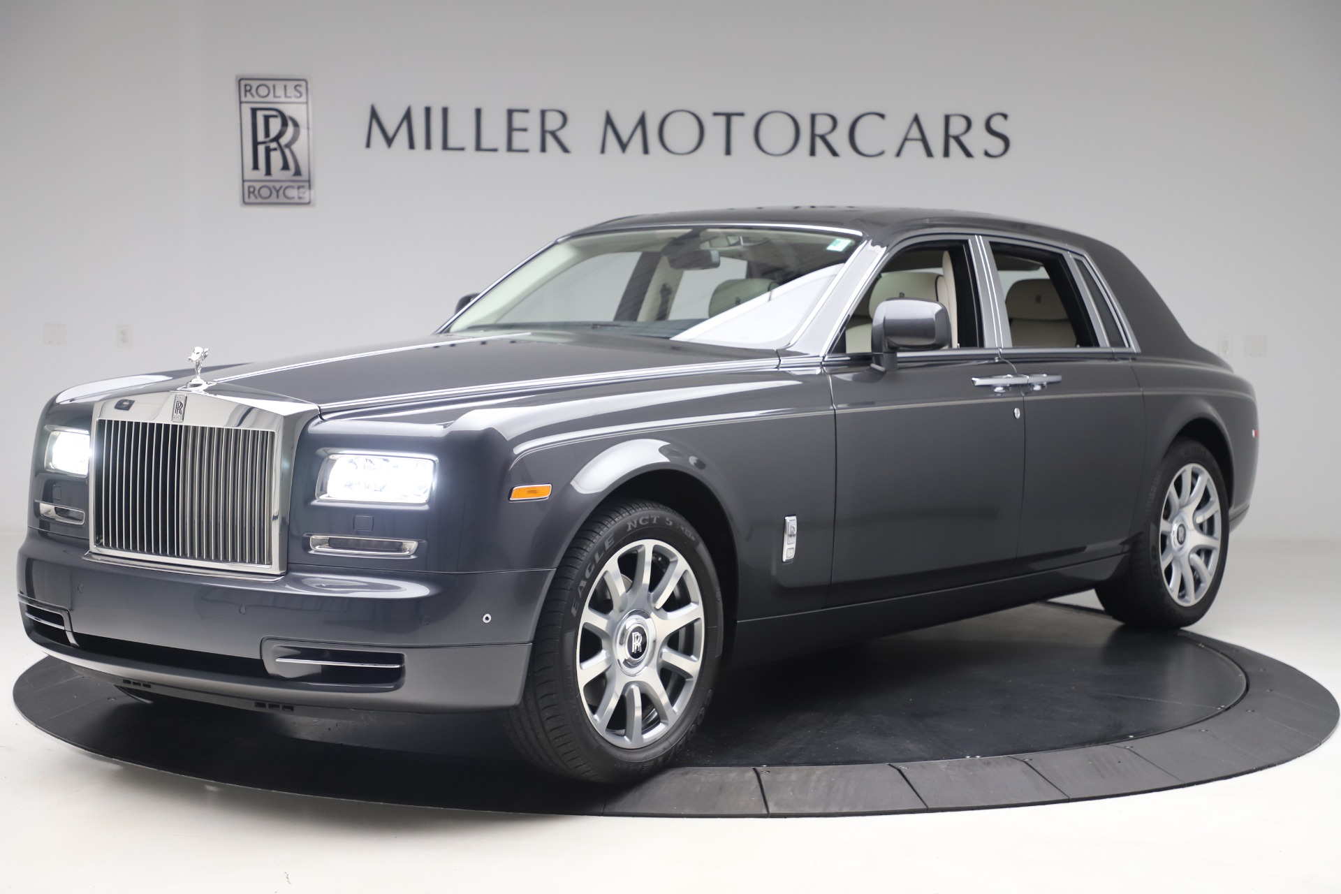 Used 2013 Rolls-Royce Phantom for sale Sold at McLaren Greenwich in Greenwich CT 06830 1