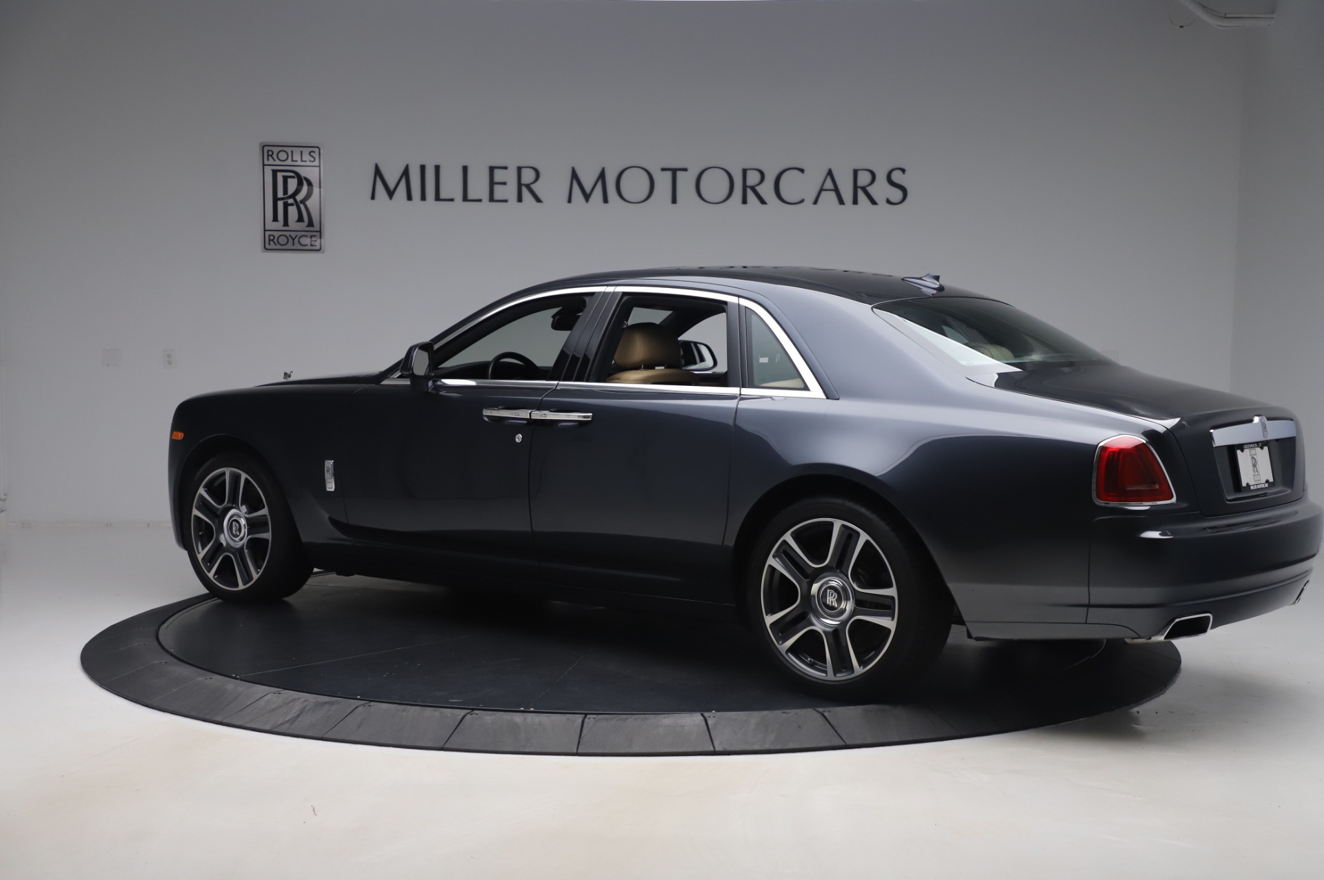 Ảnh chi tiết RollsRoyce Ghost Series II đời 2016 chào bán giá hơn 24 tỷ