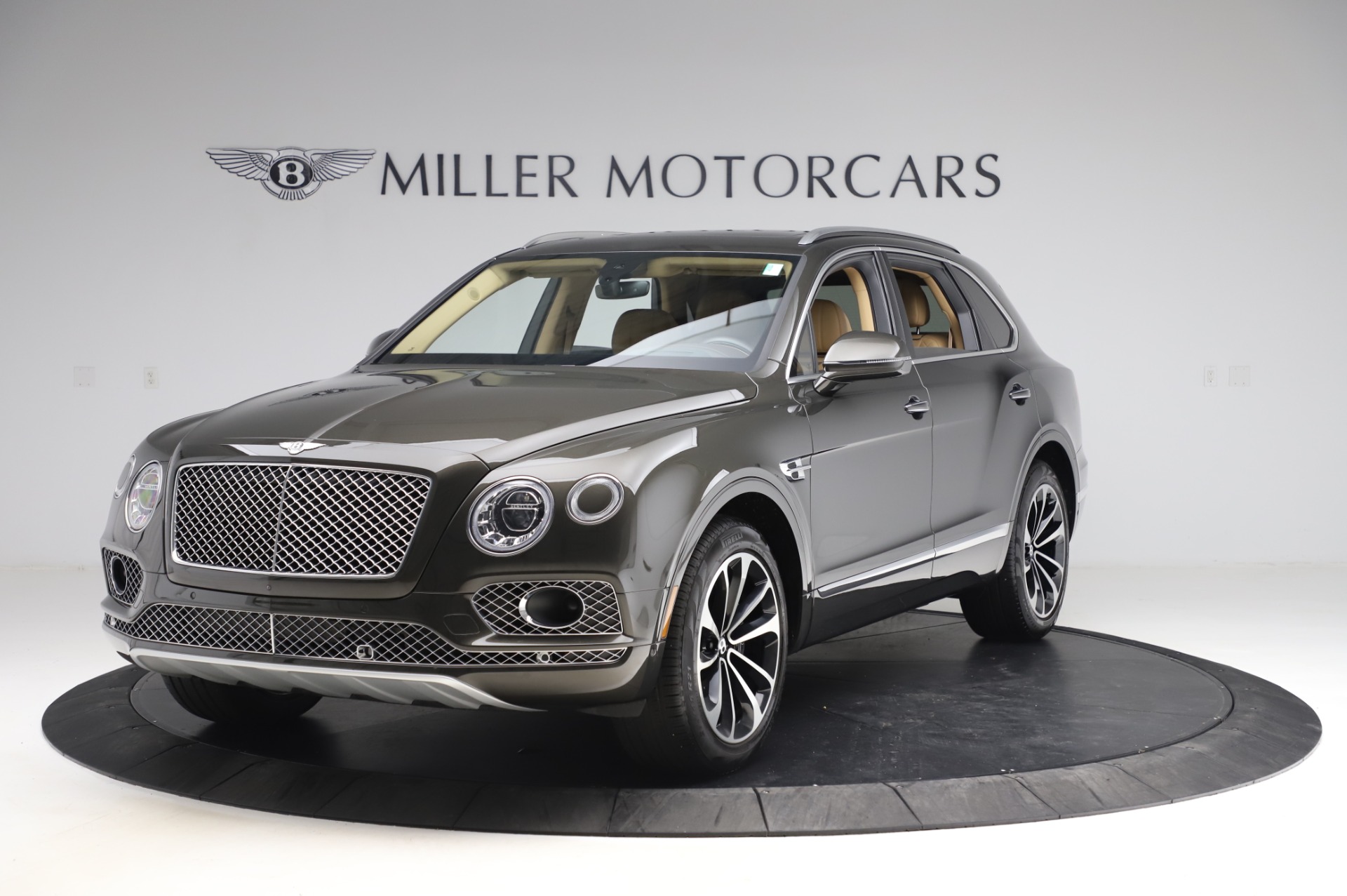 Used 2018 Bentley Bentayga W12 Signature Edition for sale Sold at McLaren Greenwich in Greenwich CT 06830 1