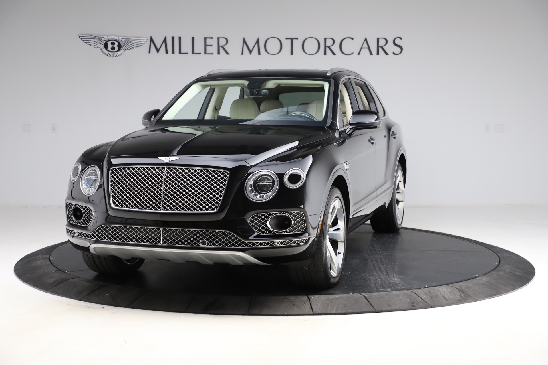 Used 2018 Bentley Bentayga W12 Signature for sale Sold at McLaren Greenwich in Greenwich CT 06830 1