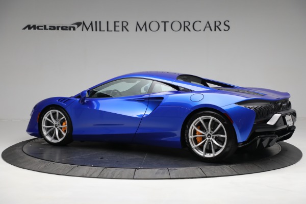 New 2023 McLaren Artura for sale $277,250 at McLaren Greenwich in Greenwich CT 06830 3