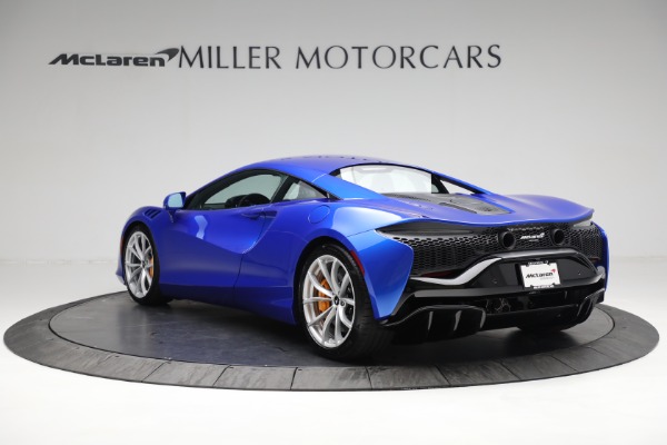 New 2023 McLaren Artura for sale $277,250 at McLaren Greenwich in Greenwich CT 06830 4