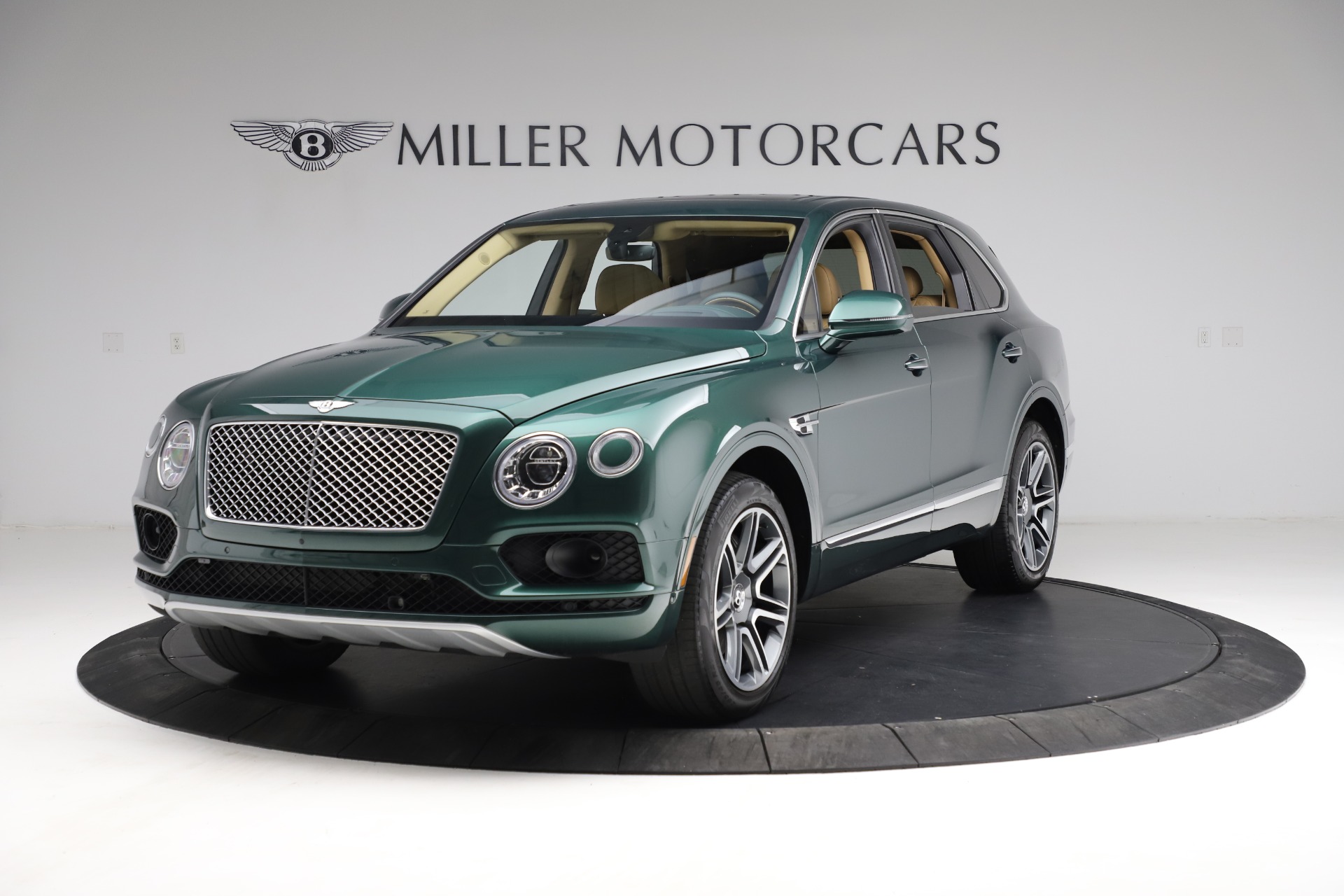 Used 2018 Bentley Bentayga W12 Signature Edition for sale Sold at McLaren Greenwich in Greenwich CT 06830 1