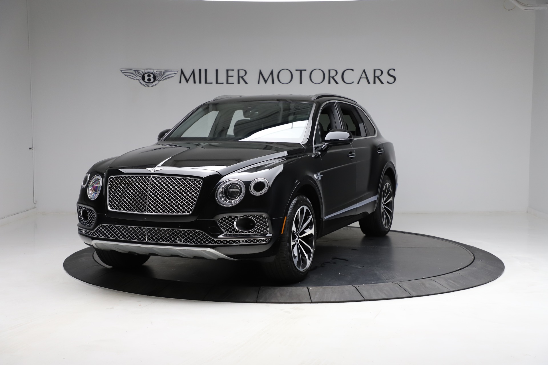 Used 2018 Bentley Bentayga W12 Signature for sale Sold at McLaren Greenwich in Greenwich CT 06830 1