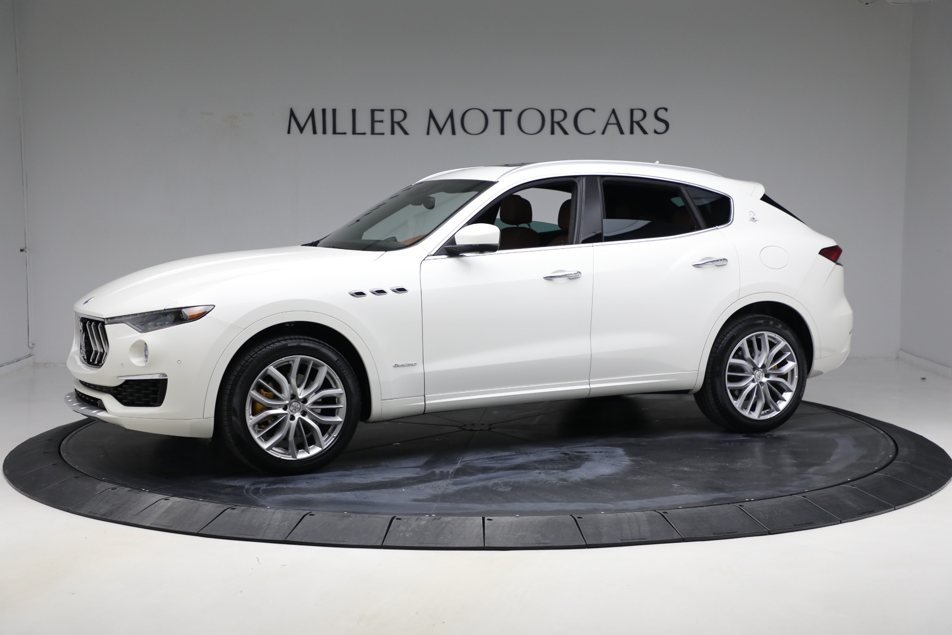 New 2021 Maserati Levante Q4 GranLusso for sale $89,735 at McLaren Greenwich in Greenwich CT 06830 1