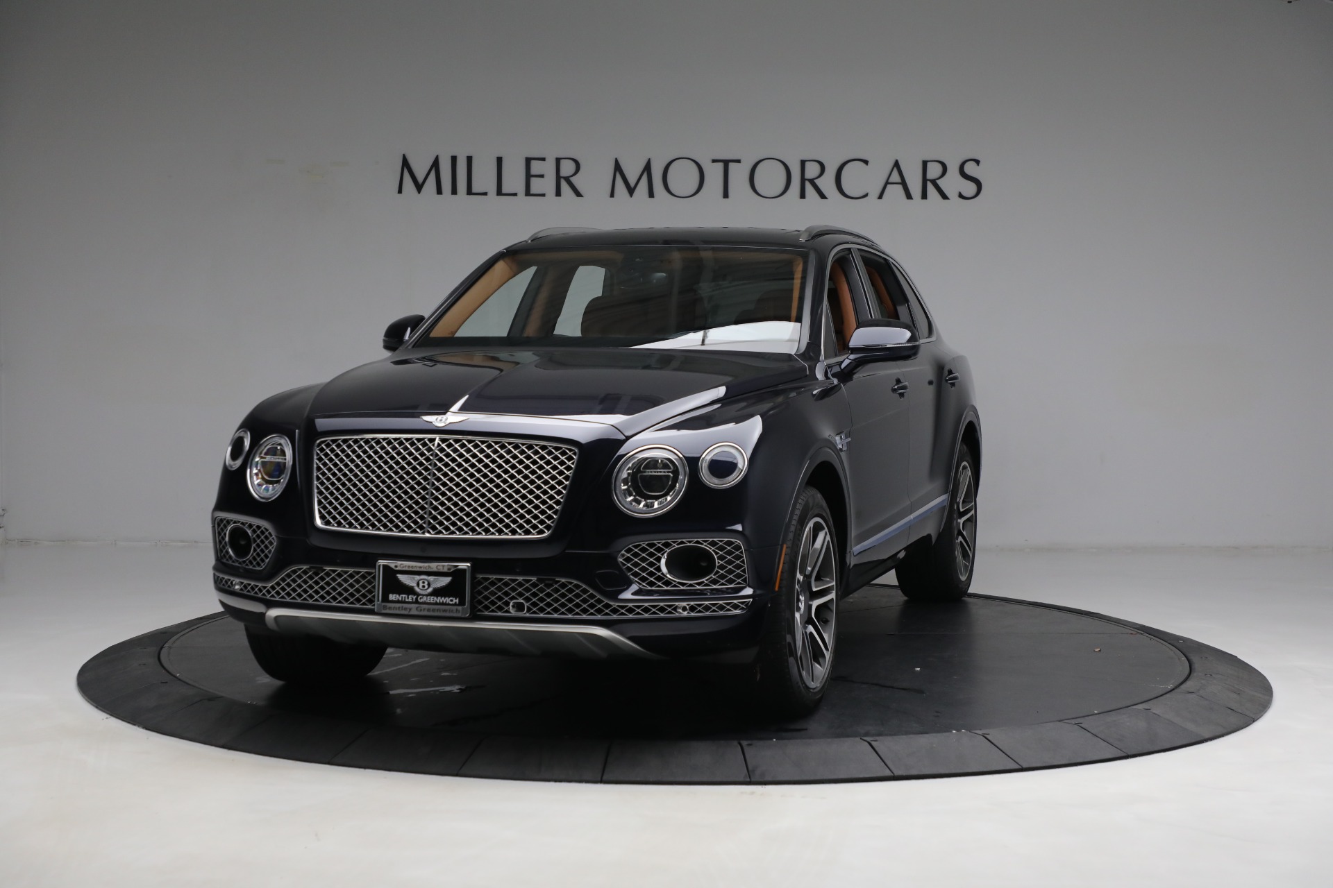 Used 2018 Bentley Bentayga W12 Signature for sale Sold at McLaren Greenwich in Greenwich CT 06830 1