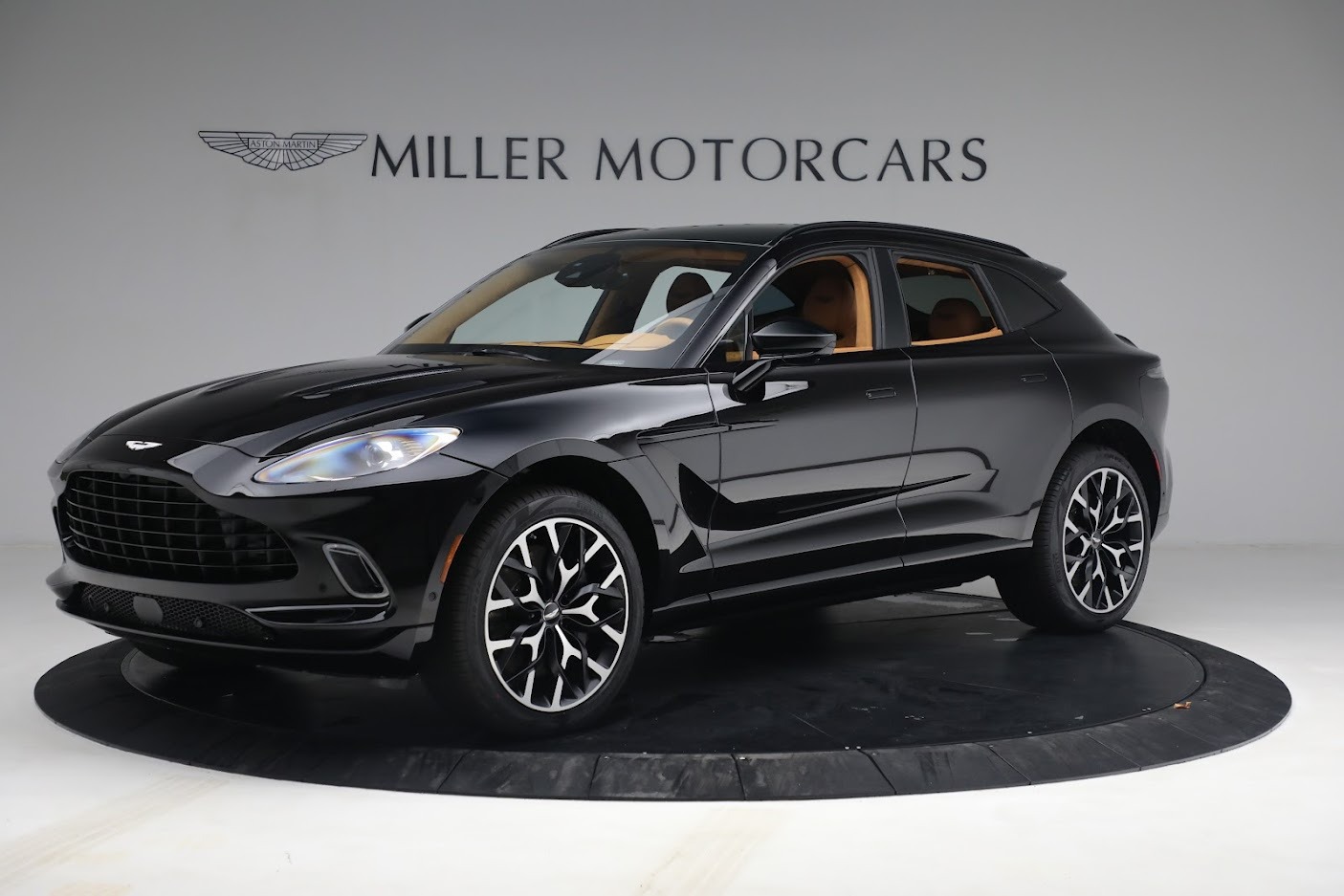 Used 2021 Aston Martin DBX for sale $185,900 at McLaren Greenwich in Greenwich CT 06830 1