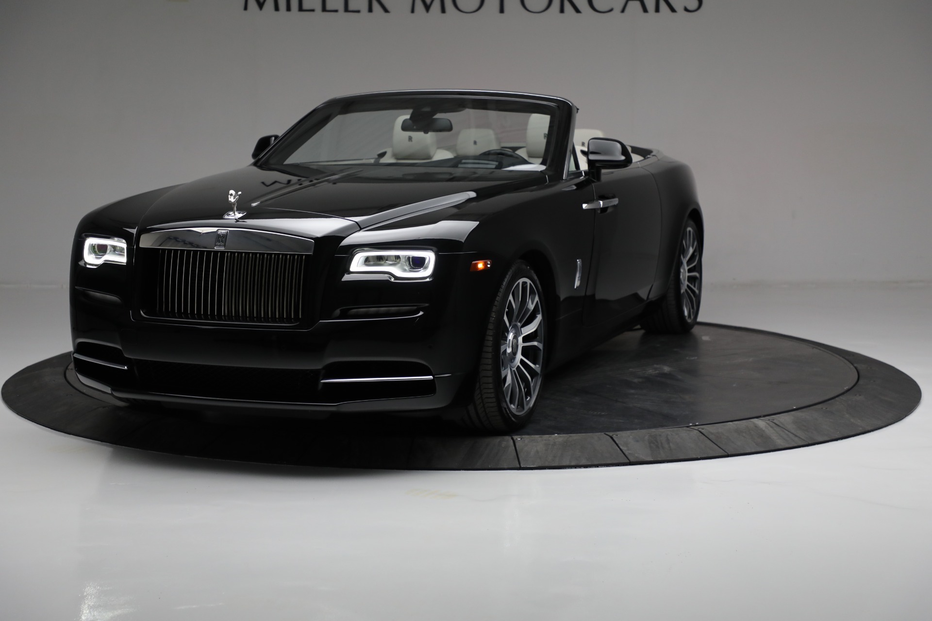 Used 2018 Rolls-Royce Dawn for sale Sold at McLaren Greenwich in Greenwich CT 06830 1