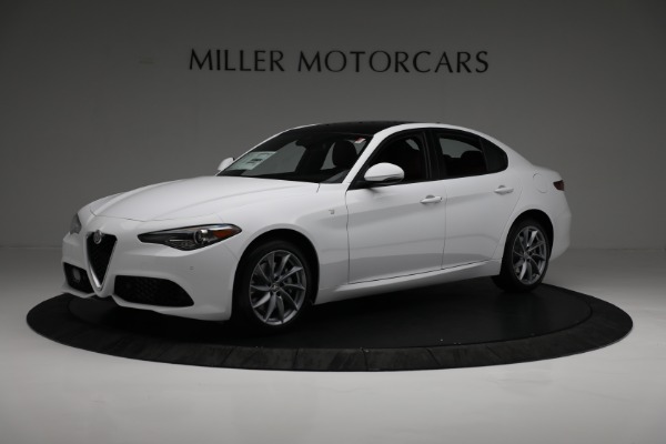 New 2022 Alfa Romeo Giulia Ti for sale $49,185 at McLaren Greenwich in Greenwich CT 06830 2