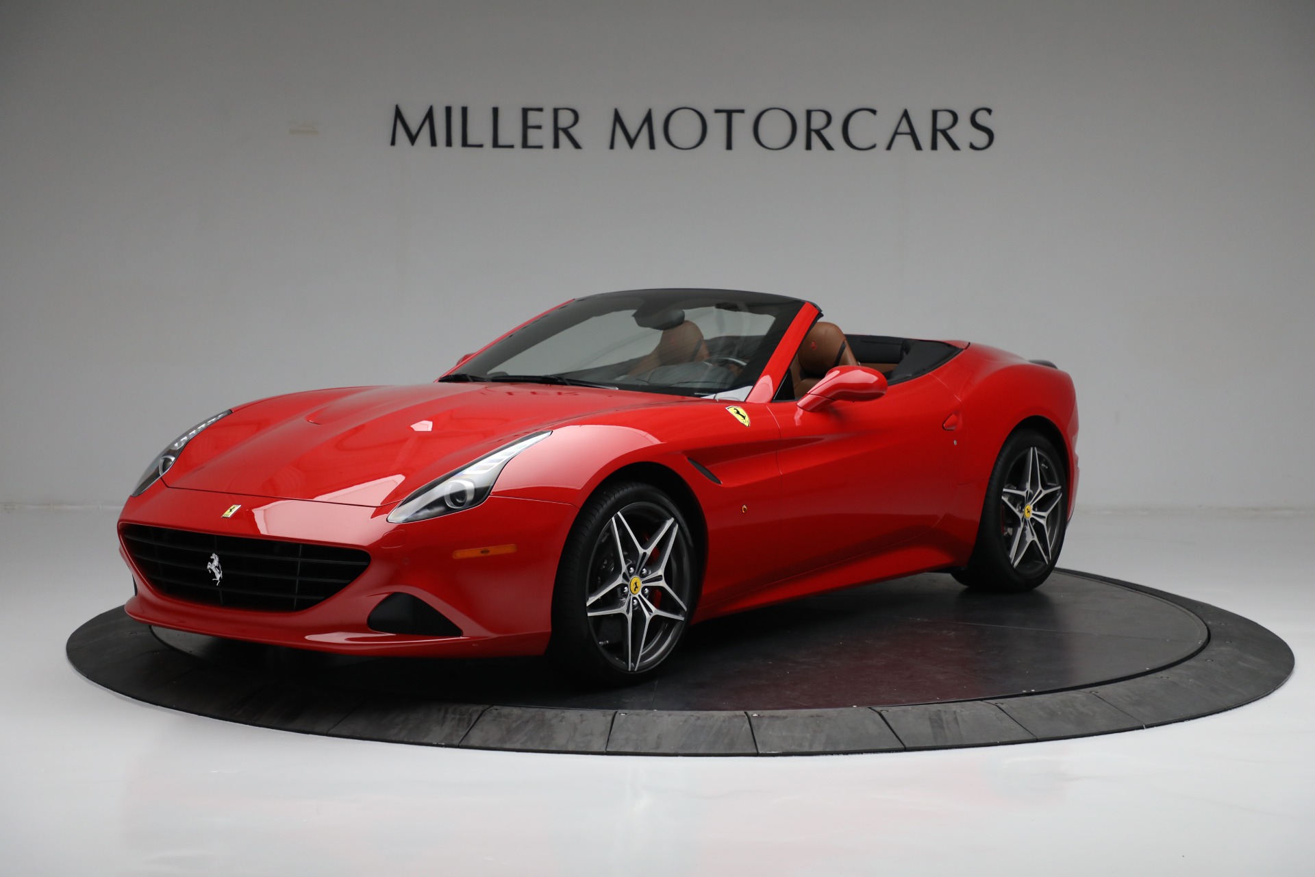 Used 2016 Ferrari California T for sale Sold at McLaren Greenwich in Greenwich CT 06830 1