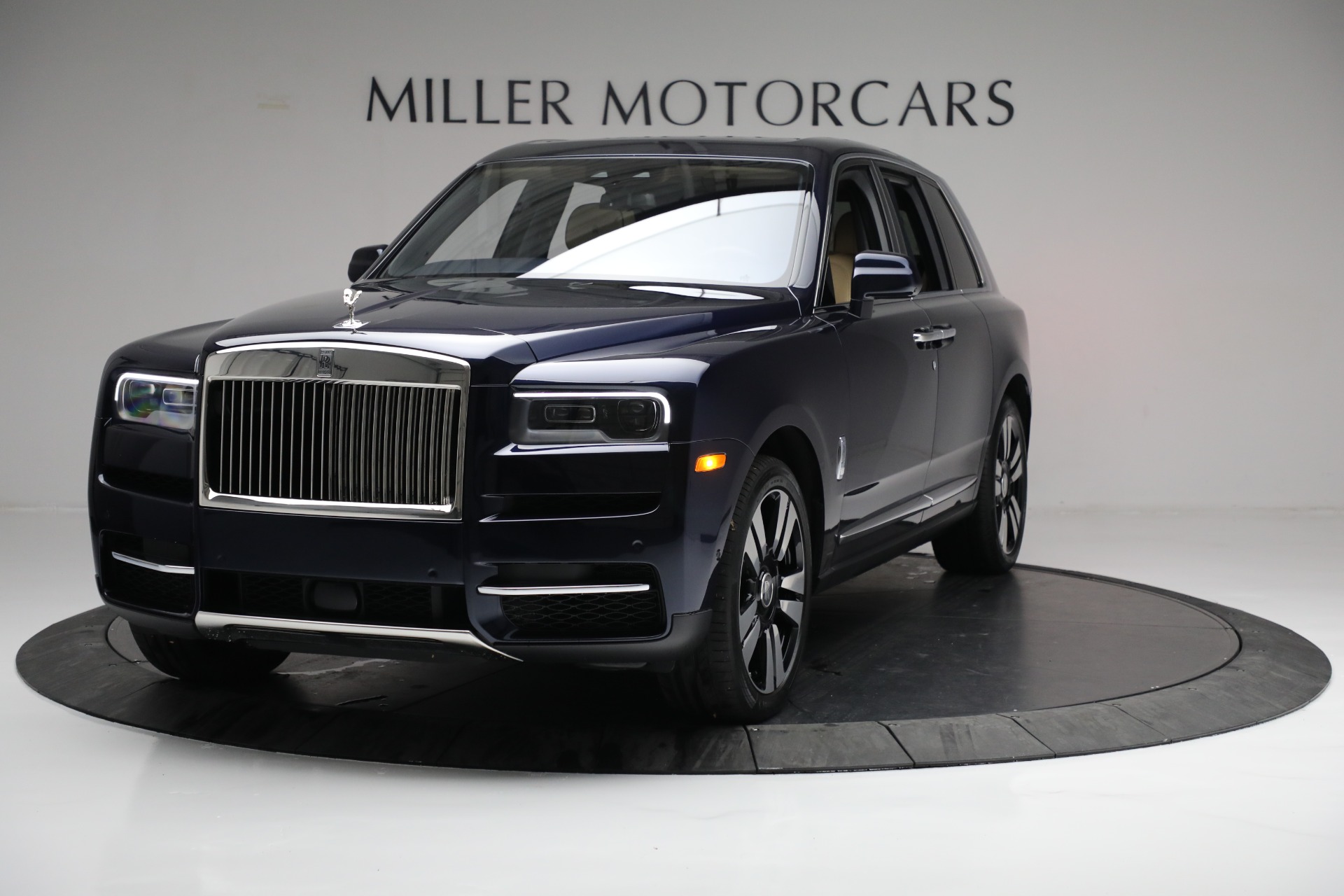 Used 2019 Rolls-Royce Cullinan for sale $419,900 at McLaren Greenwich in Greenwich CT 06830 1