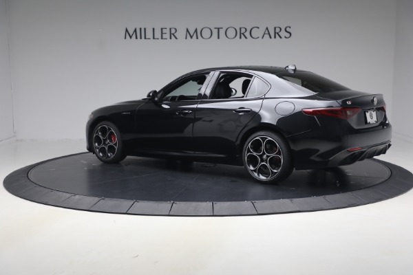 Used 2022 Alfa Romeo Giulia Veloce for sale $27,900 at McLaren Greenwich in Greenwich CT 06830 4