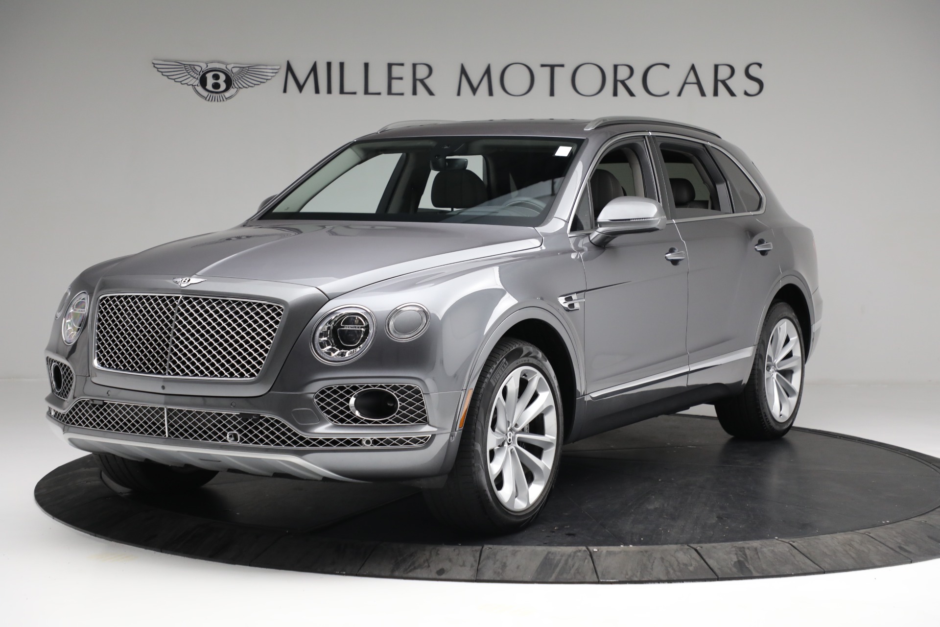 Used 2018 Bentley Bentayga W12 Signature for sale $179,900 at McLaren Greenwich in Greenwich CT 06830 1