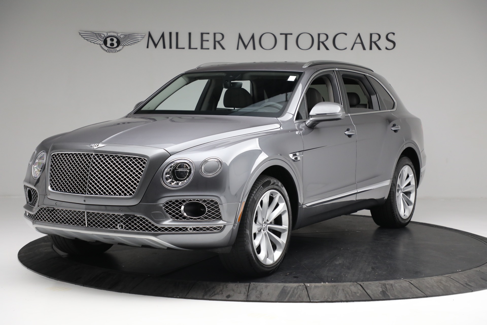 Used 2018 Bentley Bentayga W12 Signature for sale Sold at McLaren Greenwich in Greenwich CT 06830 1