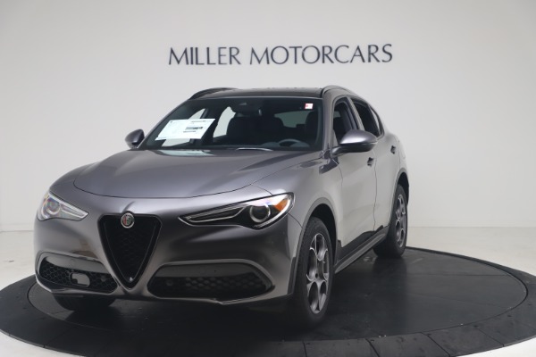 New 2022 Alfa Romeo Stelvio Sprint for sale $52,705 at McLaren Greenwich in Greenwich CT 06830 1