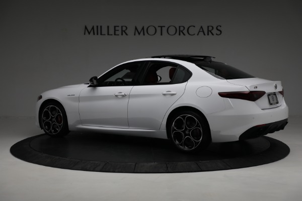 New 2022 Alfa Romeo Giulia Veloce for sale Sold at McLaren Greenwich in Greenwich CT 06830 4