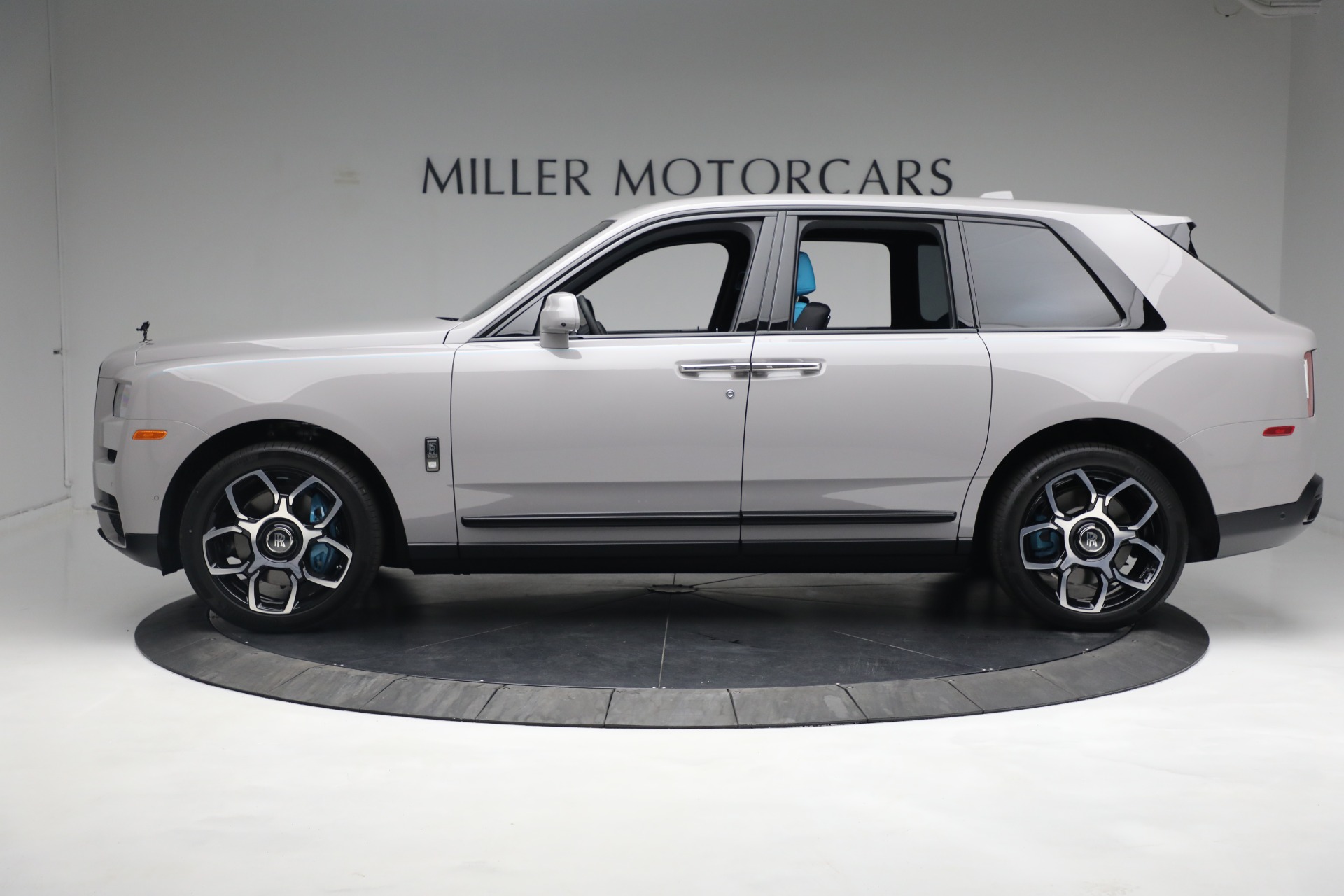 2024 Grey Rolls-Royce Cullinan Black Badge - Luxury SUV in Detail 