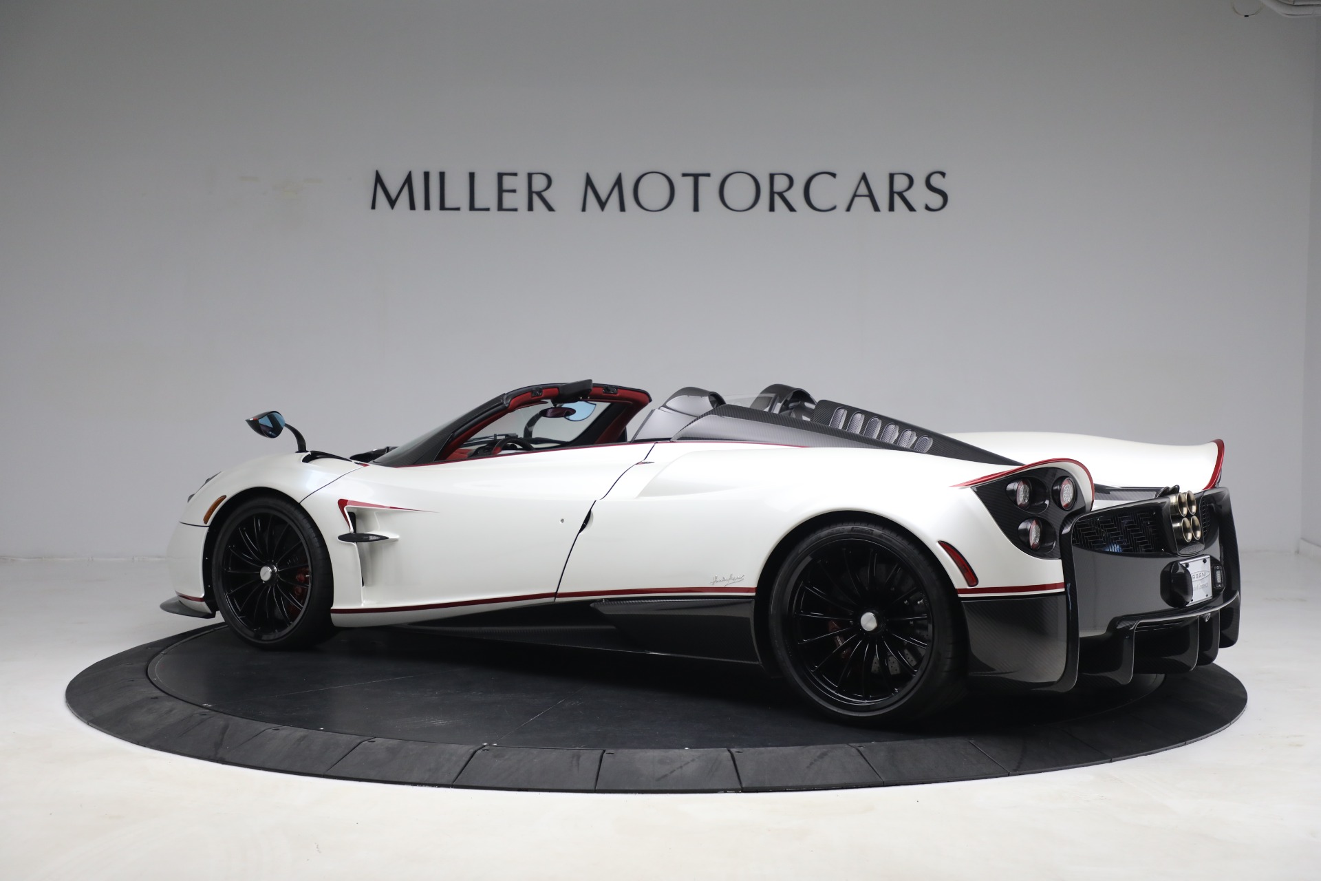ナイジェリアパンピー Pre-Owned 2017 Pagani Huayra Roadster For Sale (Special