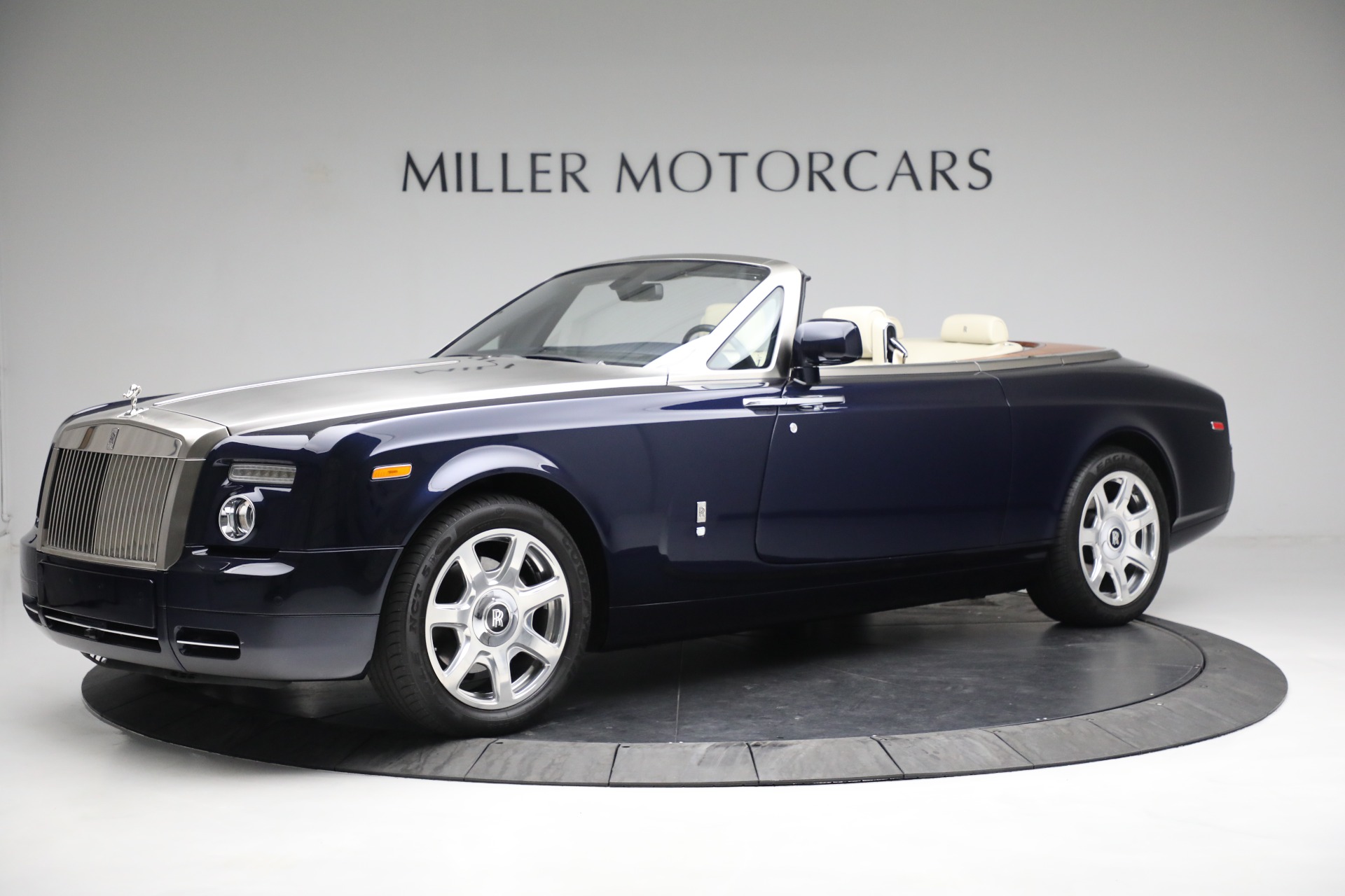 Used 2011 Rolls-Royce Phantom Drophead Coupe for sale $209,900 at McLaren Greenwich in Greenwich CT 06830 1