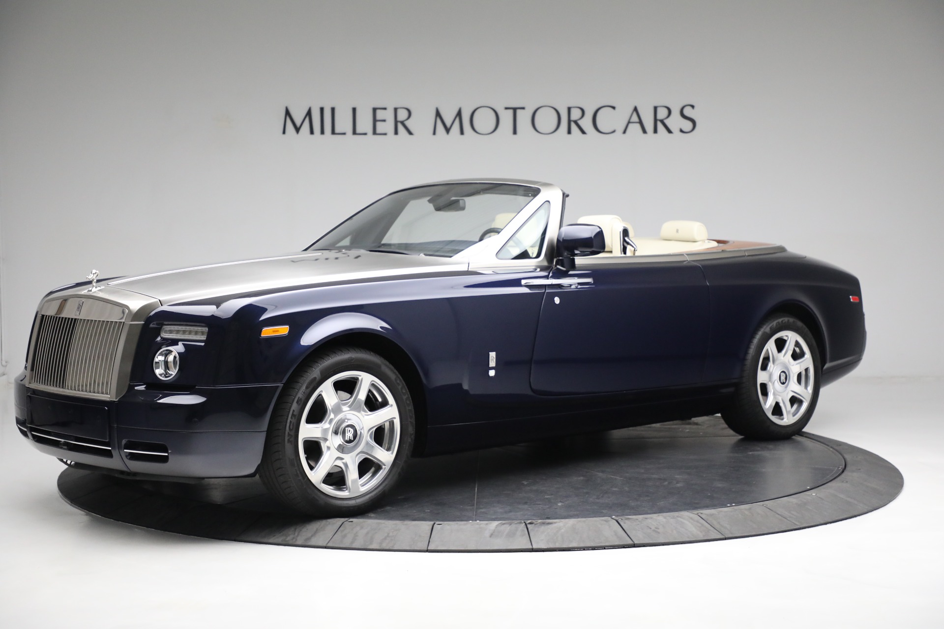 Used 2011 Rolls-Royce Phantom Drophead Coupe for sale Sold at McLaren Greenwich in Greenwich CT 06830 1