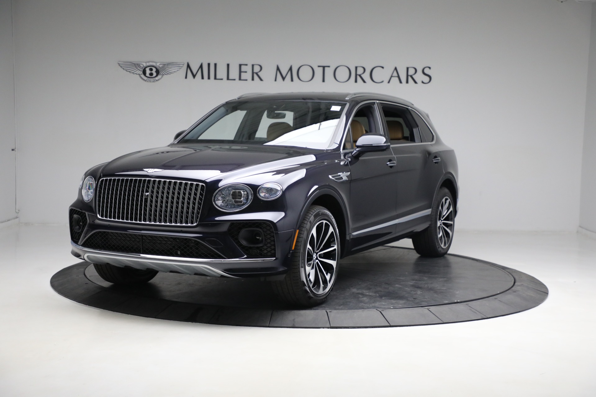 New 2023 Bentley Bentayga EWB V8 for sale $259,345 at McLaren Greenwich in Greenwich CT 06830 1