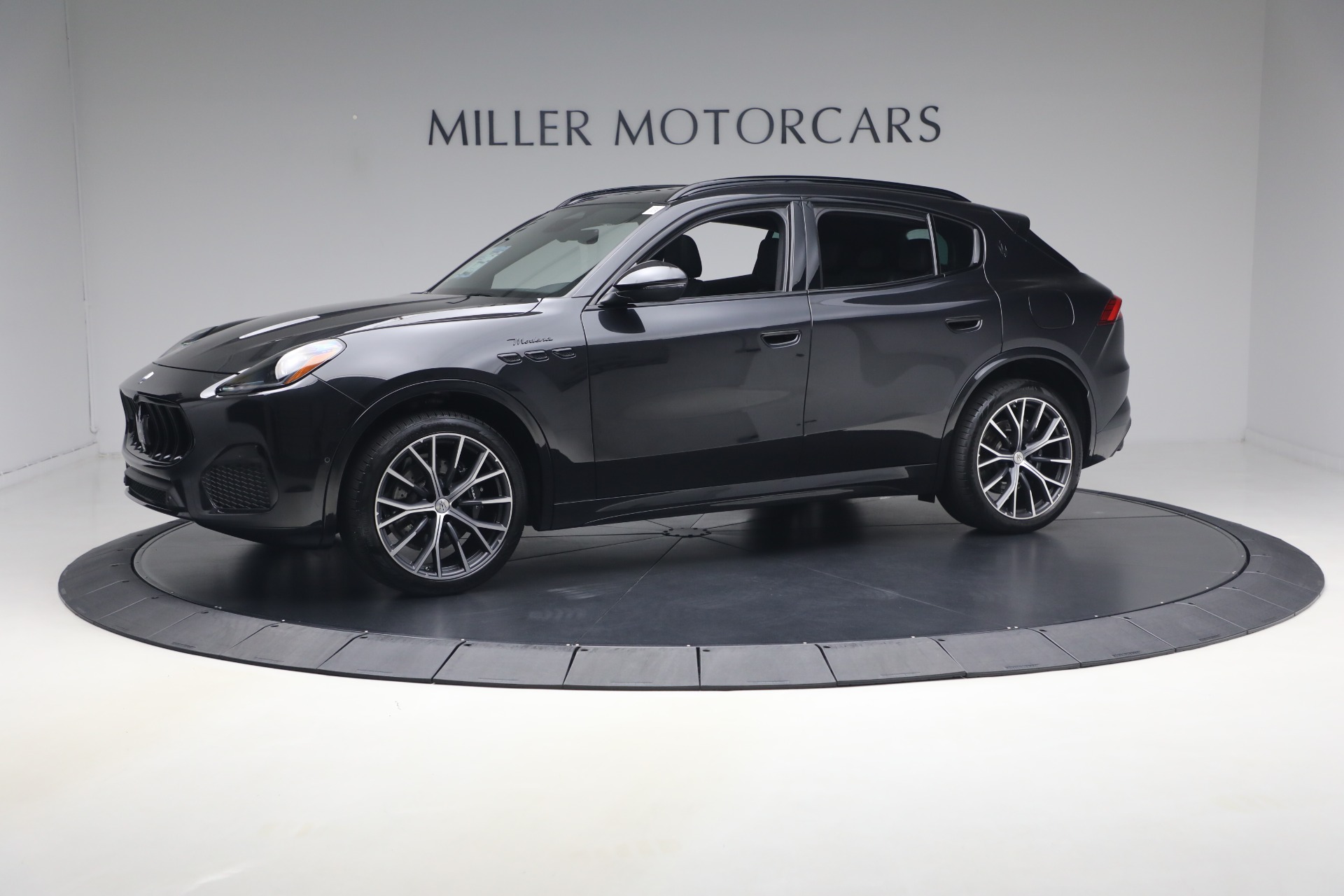 Used 2023 Maserati Grecale GT for sale $40,900 at McLaren Greenwich in Greenwich CT 06830 1