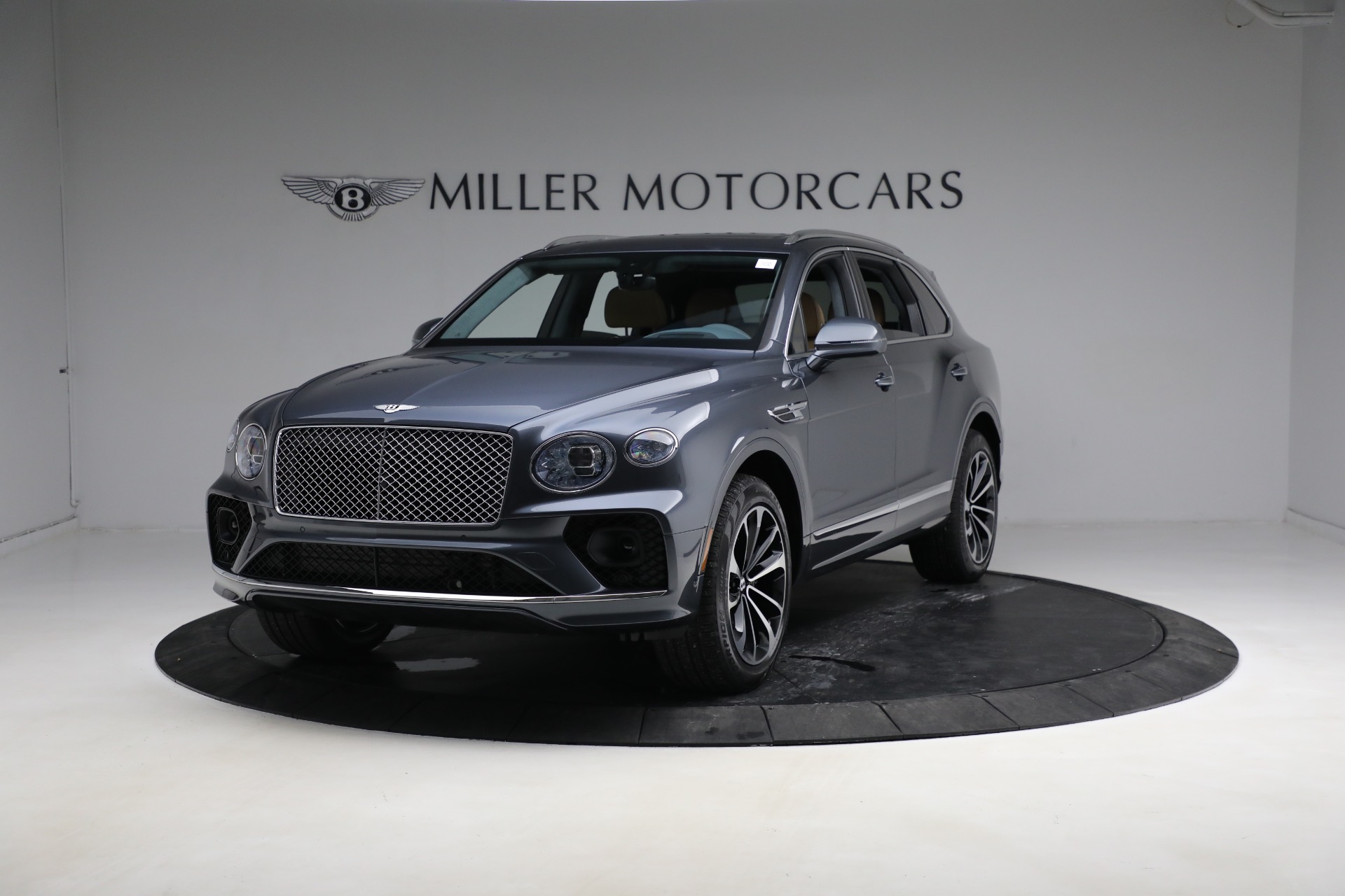 New 2023 Bentley Bentayga V8 for sale $230,170 at McLaren Greenwich in Greenwich CT 06830 1