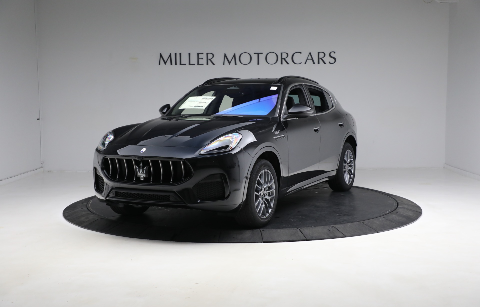 New 2023 Maserati Grecale GT for sale $70,347 at McLaren Greenwich in Greenwich CT 06830 1