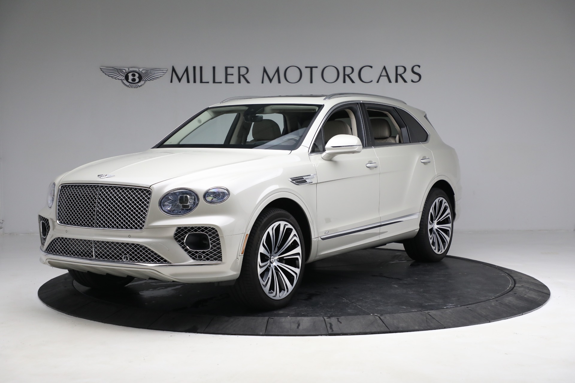 Used 2022 Bentley Bentayga V8 for sale $205,900 at McLaren Greenwich in Greenwich CT 06830 1