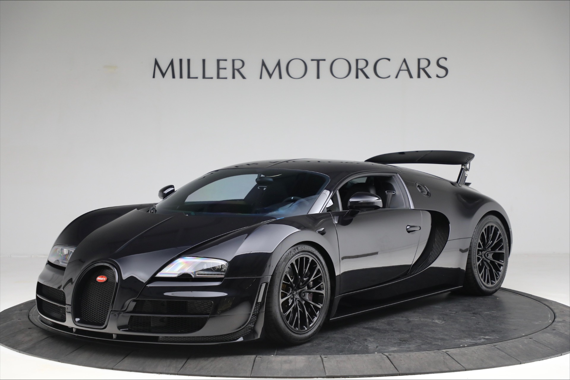 Used 2012 Bugatti Veyron 16.4 Super Sport for sale $3,350,000 at McLaren Greenwich in Greenwich CT 06830 1