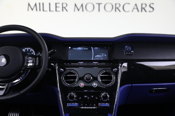 Used 2022 Rolls-Royce Cullinan for sale $359,900 at McLaren Greenwich in Greenwich CT 06830 4