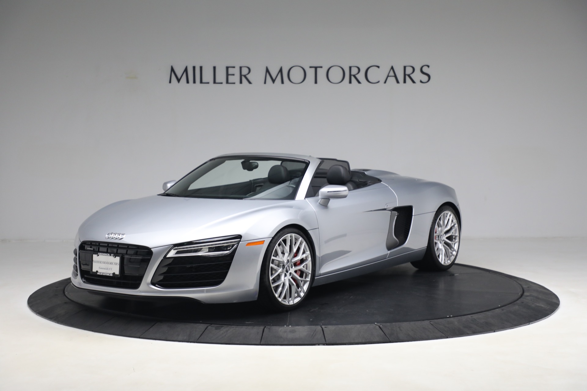 Used 2015 Audi R8 4.2 quattro Spyder for sale $149,900 at McLaren Greenwich in Greenwich CT 06830 1