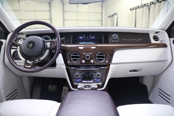 Used 2018 Rolls-Royce Phantom for sale Sold at McLaren Greenwich in Greenwich CT 06830 4