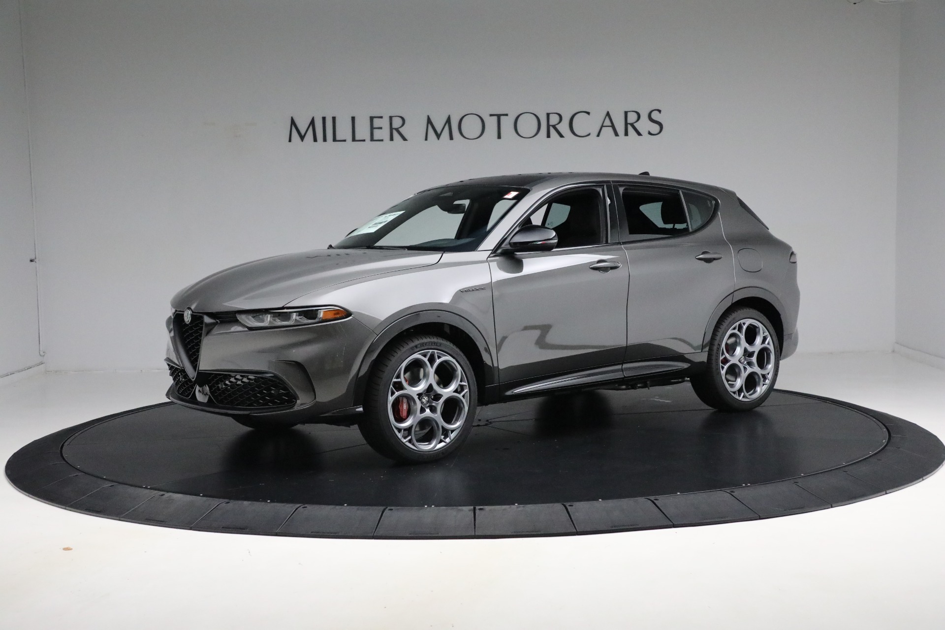 Used 2024 Alfa Romeo Tonale Hybrid Veloce for sale $28,900 at McLaren Greenwich in Greenwich CT 06830 1