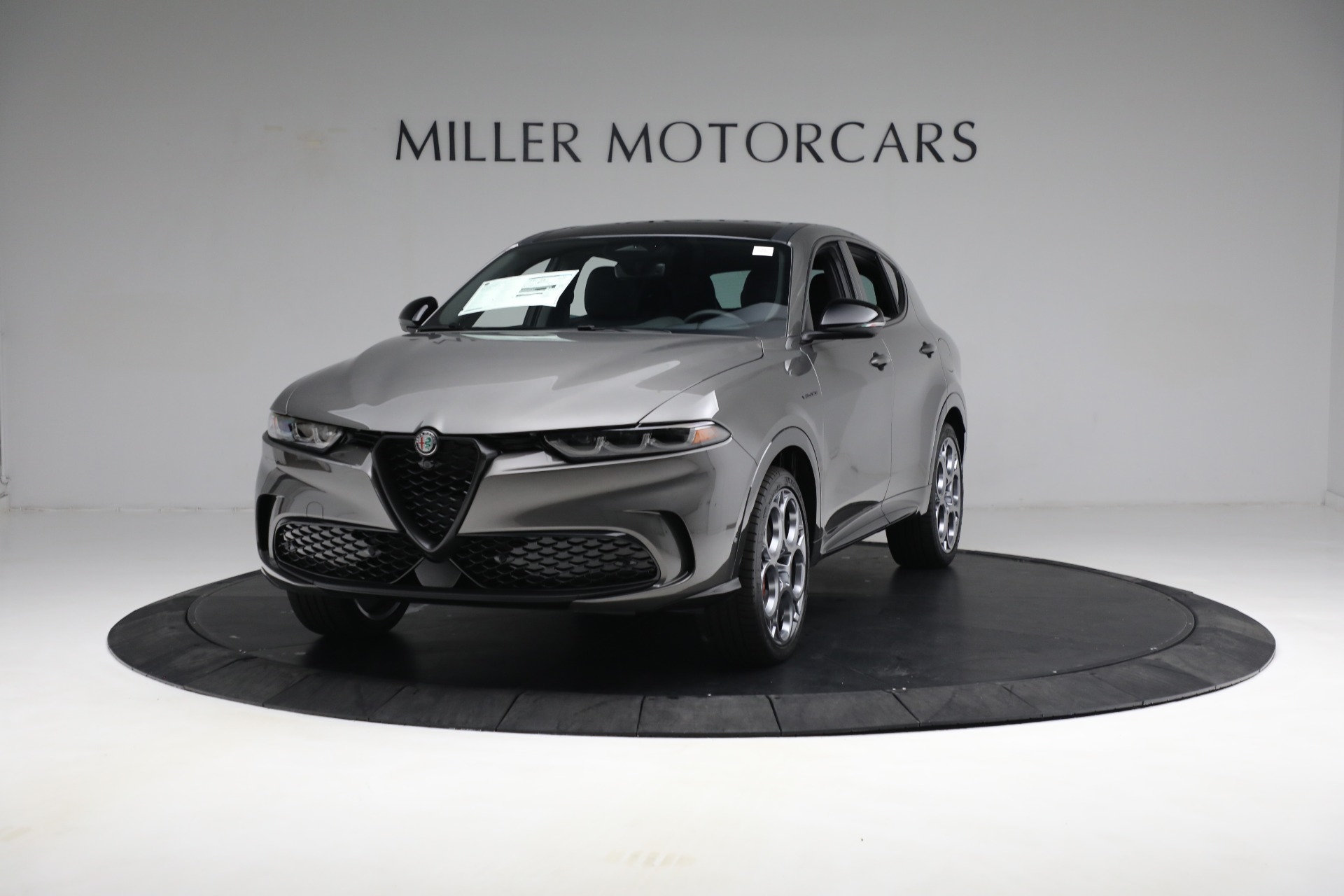 New 2024 Alfa Romeo Tonale Veloce for sale $55,300 at McLaren Greenwich in Greenwich CT 06830 1