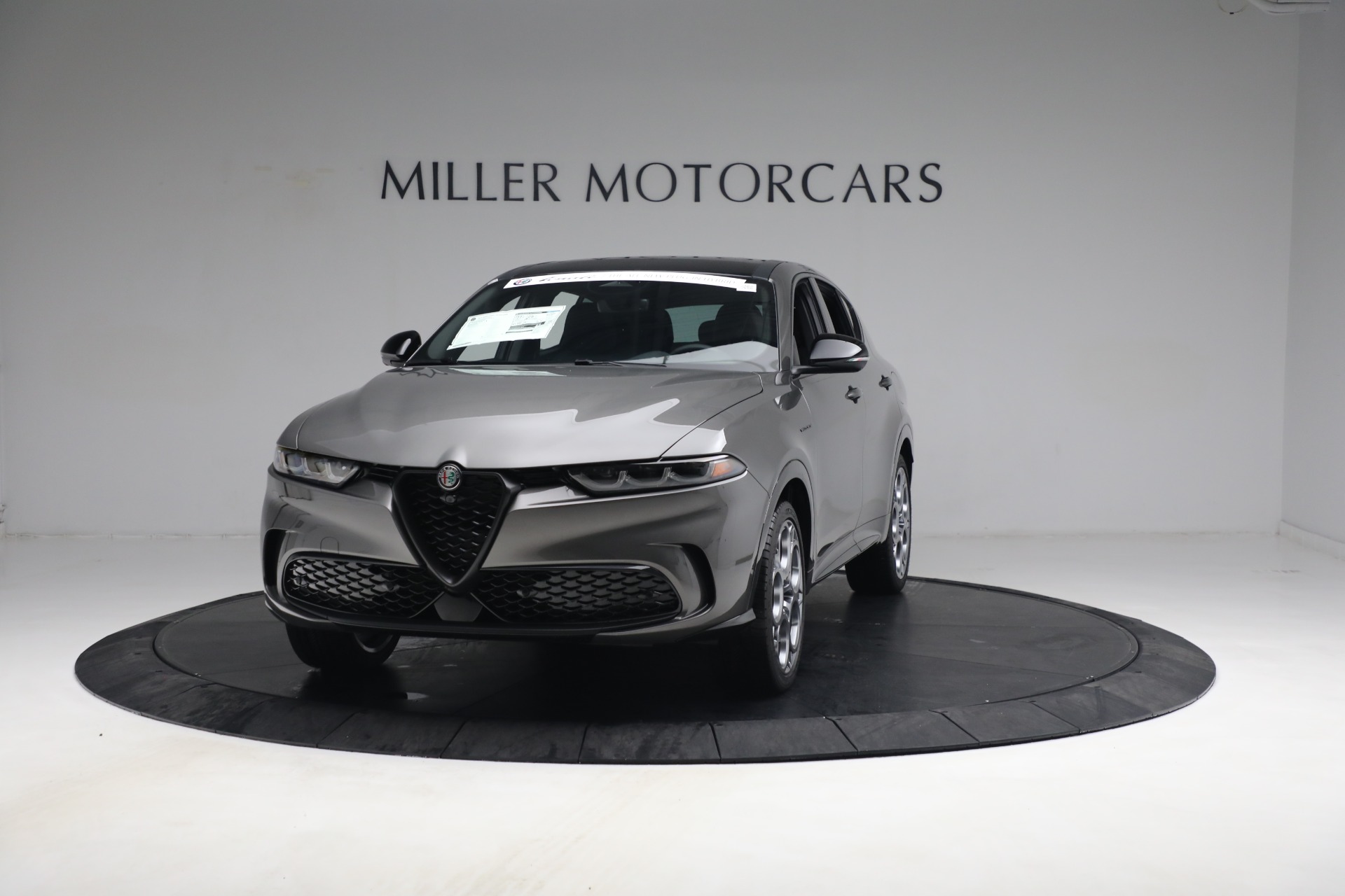 New 2024 Alfa Romeo Tonale Veloce for sale $57,300 at McLaren Greenwich in Greenwich CT 06830 1