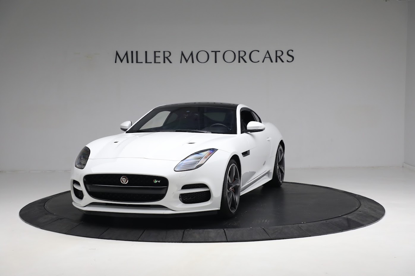 Used 2018 Jaguar F-TYPE R for sale $56,900 at McLaren Greenwich in Greenwich CT 06830 1