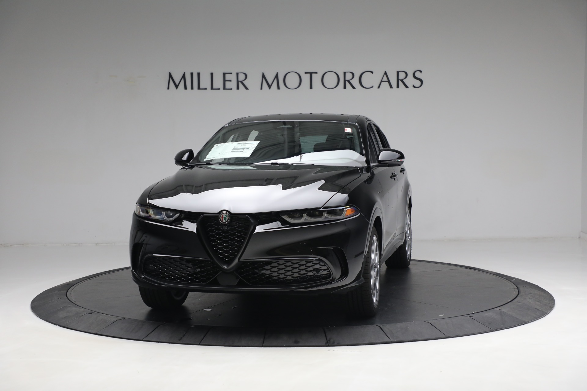 New 2024 Alfa Romeo Tonale Veloce for sale $54,790 at McLaren Greenwich in Greenwich CT 06830 1