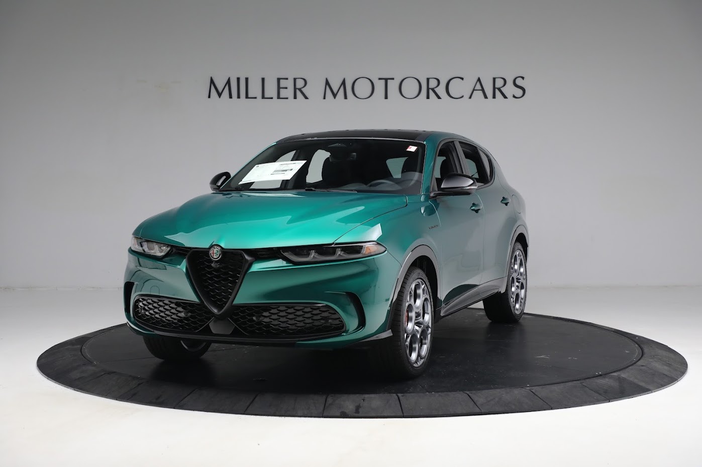 New 2024 Alfa Romeo Tonale Veloce for sale $59,340 at McLaren Greenwich in Greenwich CT 06830 1